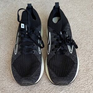 Brooks Levitate Stealthfit